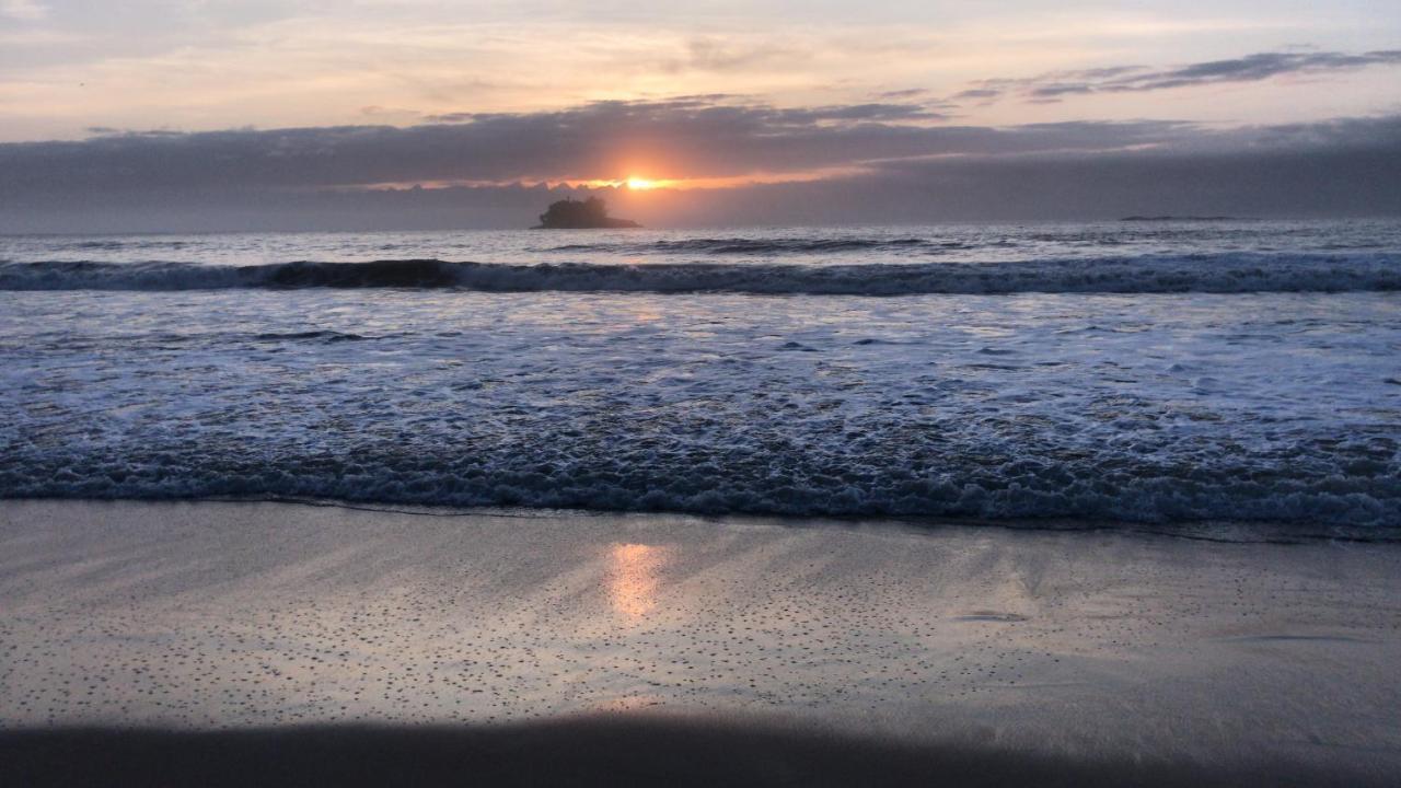 Hostel Elephant Del Mar 과루자 외부 사진